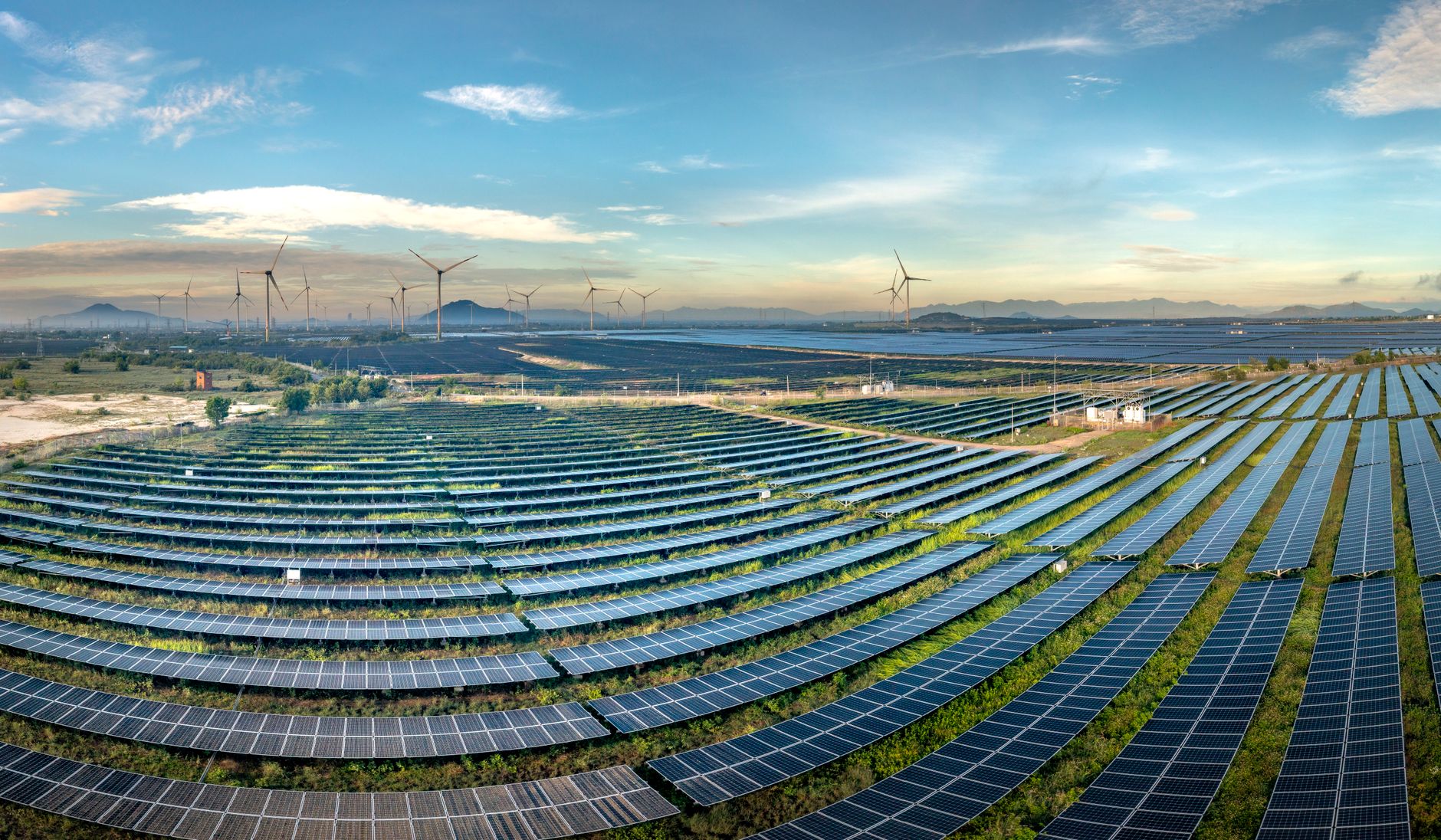 Илюстрация към темата: IRENA: 5149 GW капацитет и 16,6 млн. работни места в зелената енергия